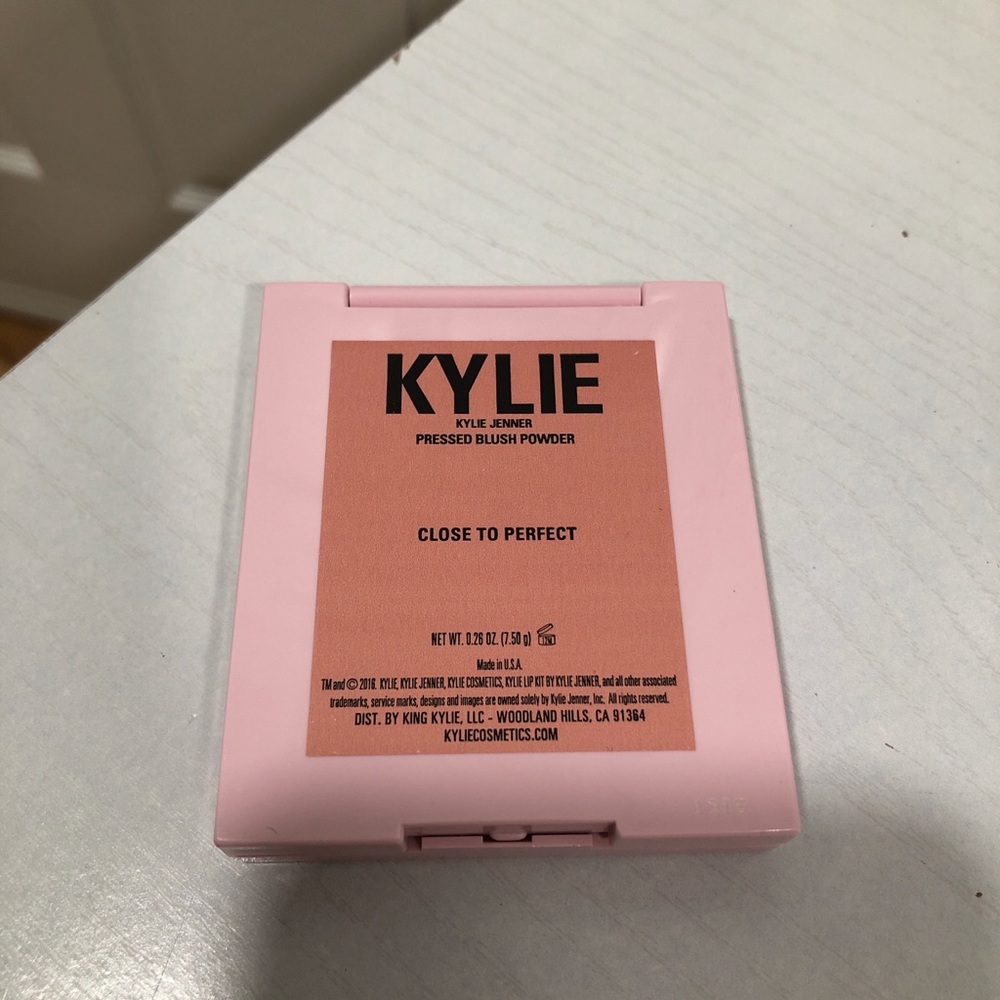 Kylie Cosmetics Pressed Blush Powder - Close To Perfect